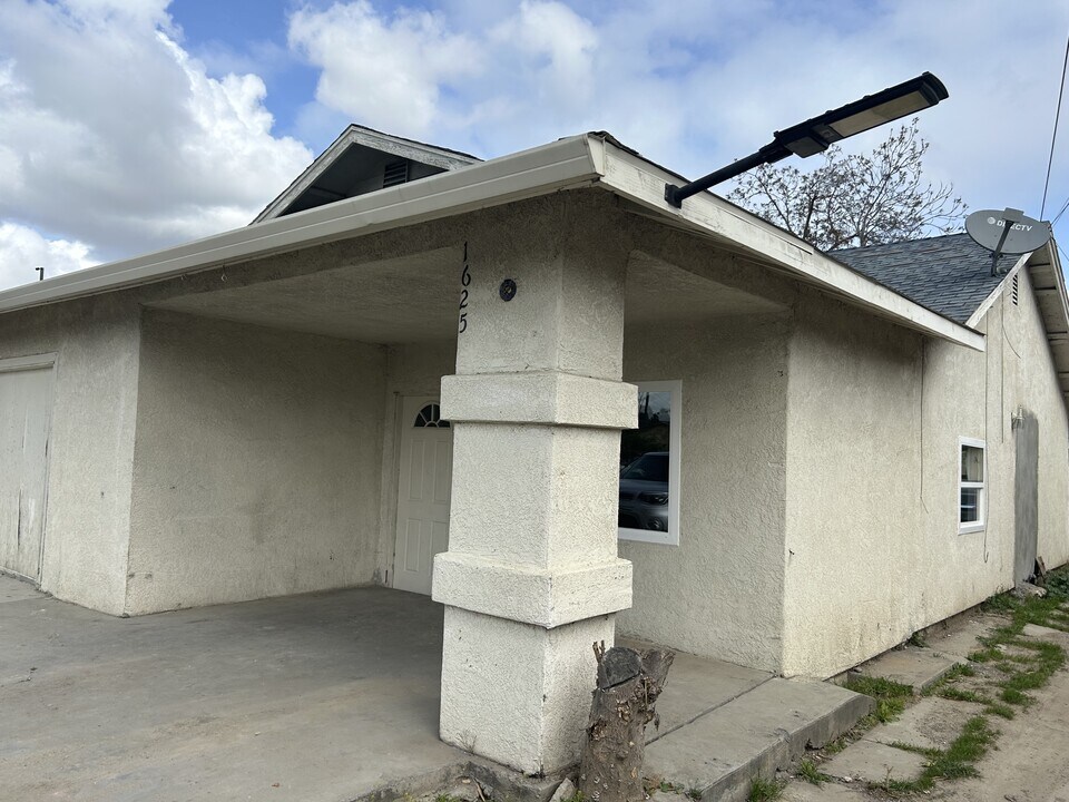 1625 Tenaya Dr in Modesto, CA - Building Photo
