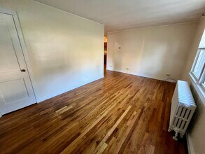 55 Greenlawn Dr in Fairfield, CT - Building Photo - Building Photo