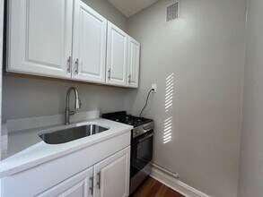 6912 N Ashland Blvd in Chicago, IL - Foto de edificio - Building Photo