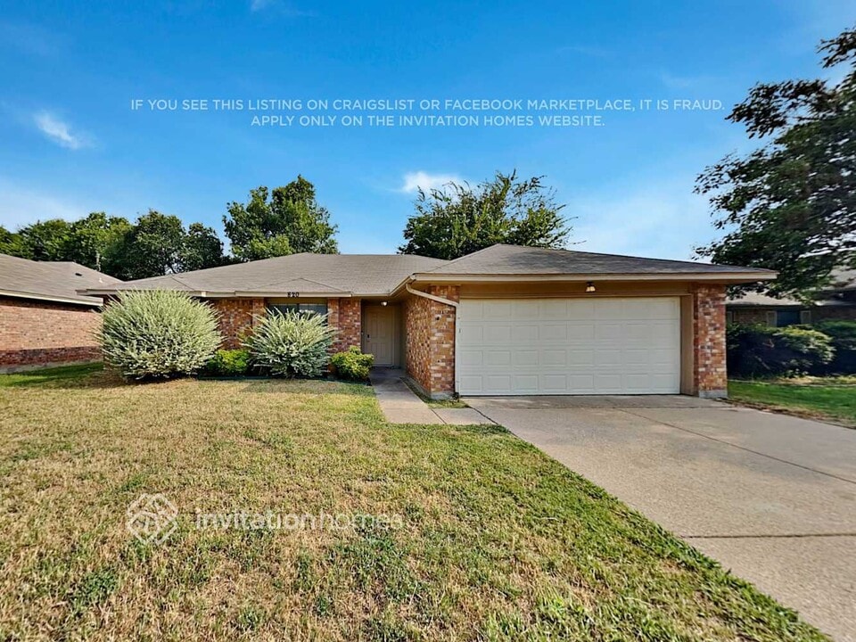 820 Bentle Ct in Cedar Hill, TX - Building Photo