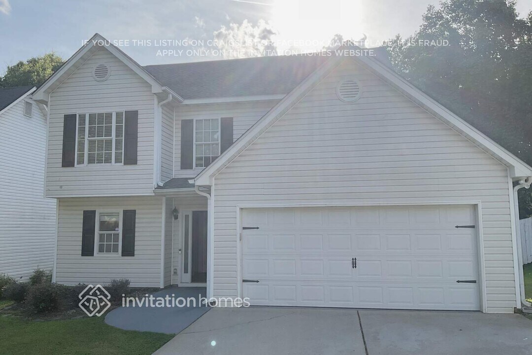708 Patriot's Point St in Locust Grove, GA - Foto de edificio