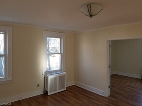 11 Lewis St in Bloomfield, NJ - Building Photo - Building Photo