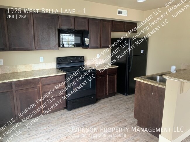 property at 1925 W Bella Ln