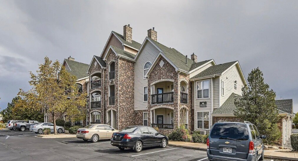 19019 E Warren Dr in Aurora, CO - Building Photo