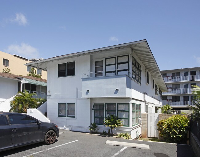 735 Mccully St in Honolulu, HI - Building Photo - Building Photo