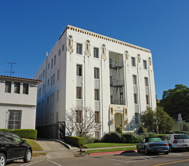 Cloverdale Apartments in Los Angeles, CA - Building Photo - Building Photo