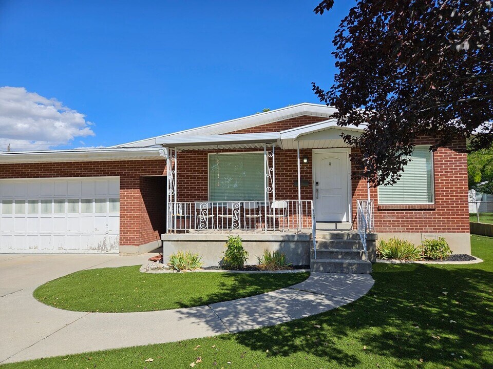 173 E 1050 N in Bountiful, UT - Building Photo