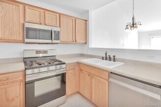 1036 Maggie Rd in Newburgh, NY - Building Photo - Building Photo