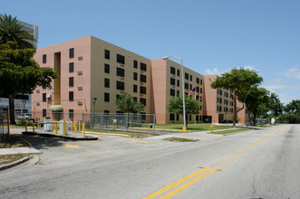 Singer Plaza in Miami, FL - Building Photo - Building Photo