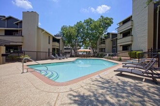 Summer Grove in Austin, TX - Foto de edificio - Building Photo
