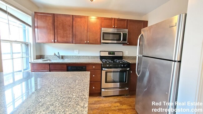 26 Fayette St, Unit 2