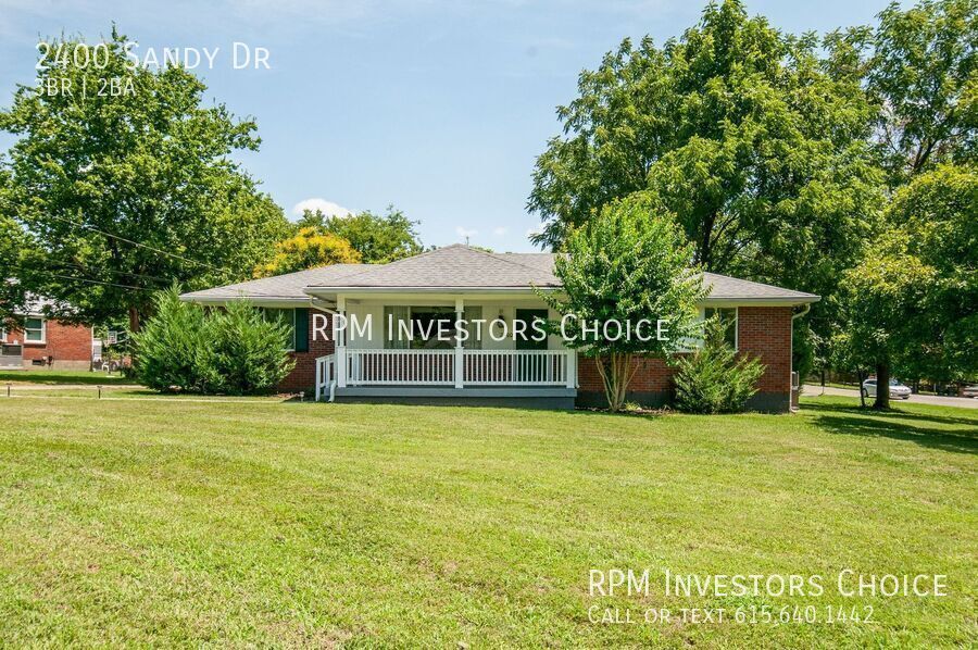2400 Sandy Dr in Nashville, TN - Building Photo