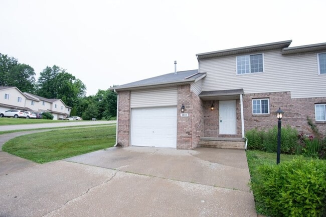 1413 W Allen St in Bloomington, IN - Foto de edificio - Building Photo