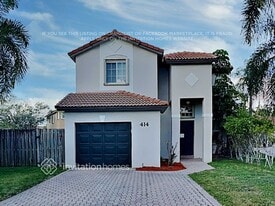 414 Lakeside Cir in Sunrise, FL - Building Photo
