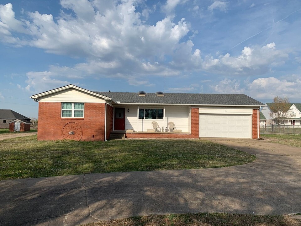 12334 N 177th E Ave in Collinsville, OK - Building Photo