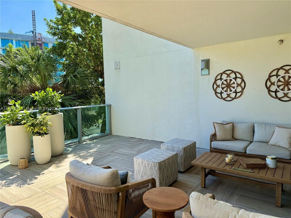 1025 92nd St in Bay Harbor Islands, FL - Building Photo