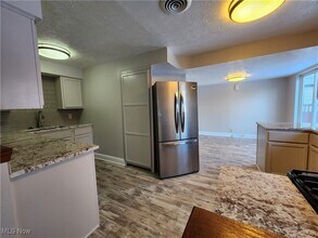 2452 Bromley Rd in University Heights, OH - Building Photo - Building Photo