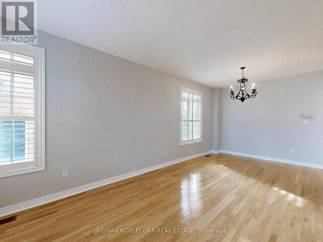 28 Laurentide Crescent in Brampton, ON - Building Photo - Building Photo