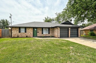 1608 Ashley Dr in The Village, OK - Building Photo - Building Photo