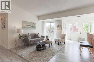 4140 Foxwood Dr in Burlington, ON - Building Photo - Building Photo