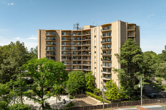 Fairway Towers in Memphis, TN - Building Photo - Building Photo