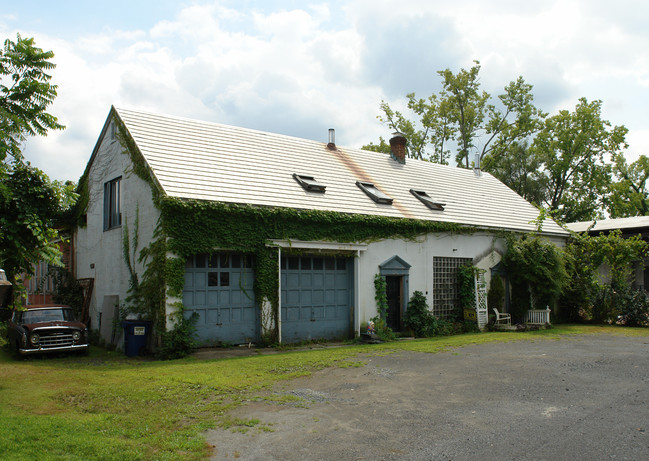 below unit parameter in Athens, NY - Building Photo - Building Photo