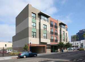 Leah Residence in San Diego, CA - Foto de edificio - Building Photo