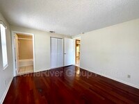 4717 Phoenix Ave photo'