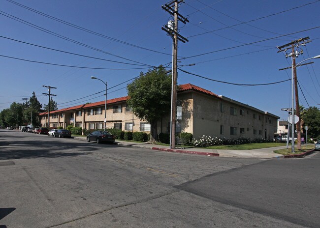 Palencia Apartments in Van Nuys, CA - Foto de edificio - Building Photo