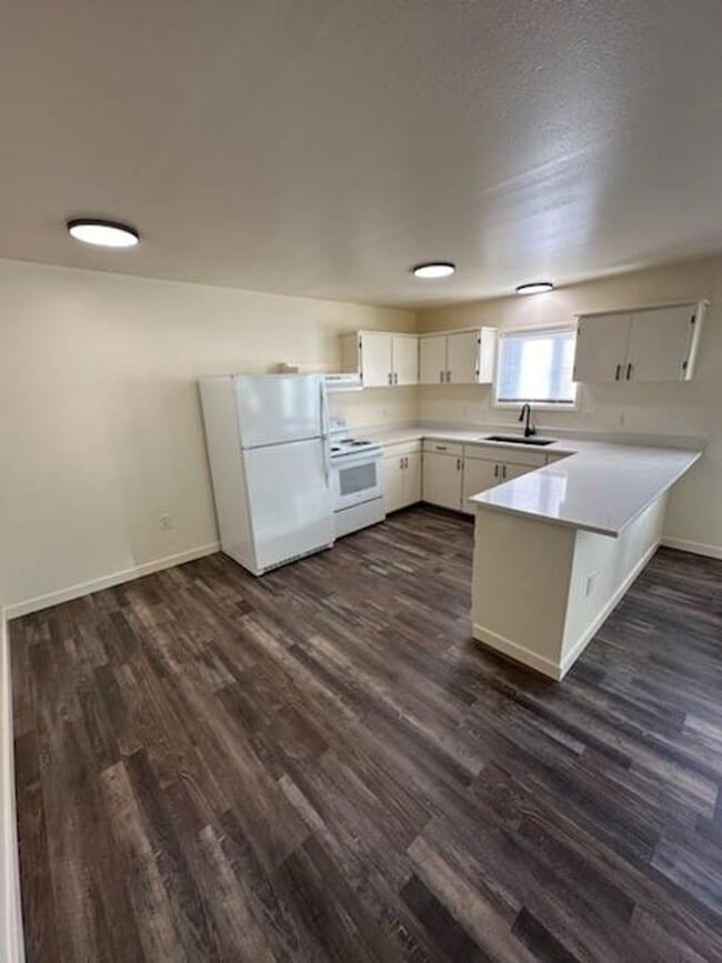 property at 738 W 11th St