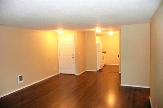 12270 SW Gingham Ln-Unit -B in Beaverton, OR - Building Photo - Building Photo
