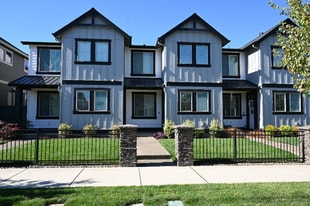 5493 SE 80th Ave in Hillsboro, OR - Building Photo