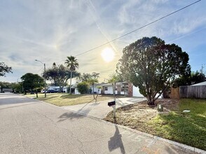 13788 Montego Dr in Seminole, FL - Building Photo - Building Photo