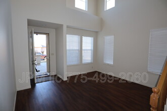 2250 Indian Wells Dr in Reno, NV - Building Photo - Building Photo