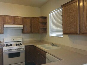 2604 La Mata St in Las Vegas, NV - Building Photo - Building Photo