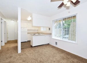 French Villa Apartment Homes in Beaverton, OR - Building Photo - Building Photo