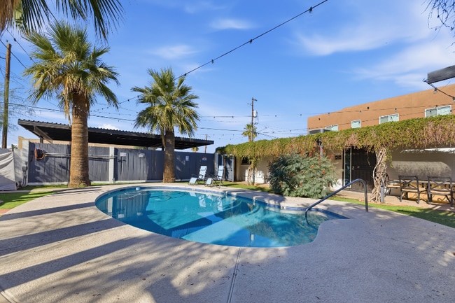 4235 N 13th Pl in Phoenix, AZ - Foto de edificio - Building Photo