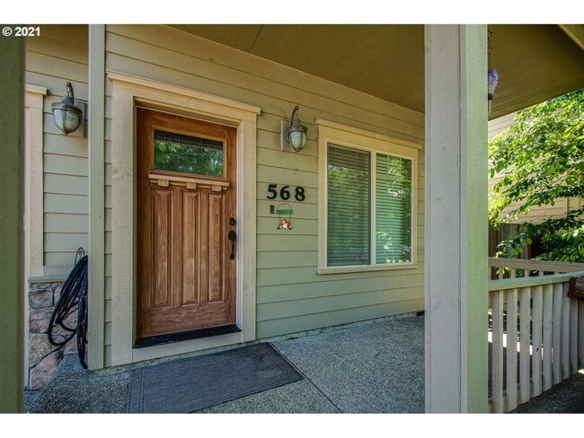 568 Donna Dr in Newberg, OR - Building Photo - Building Photo
