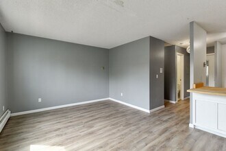2616 Harriet Ave, Unit 319 in Minneapolis, MN - Building Photo - Building Photo