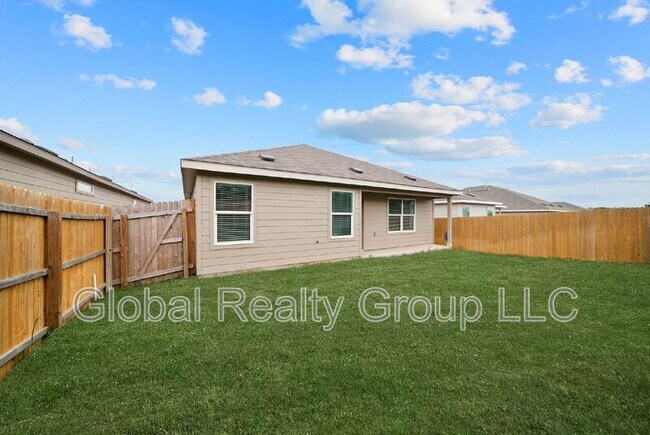 4339 Meadowland Pl in San Antonio, TX - Building Photo - Building Photo