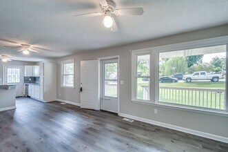 2619 Carter Ave, Unit Unit B - 2 Bedroom 1 Bathroom Renovated! in Nashville, TN - Building Photo - Building Photo