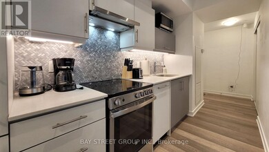 181-181 Huron St in Toronto, ON - Building Photo - Building Photo