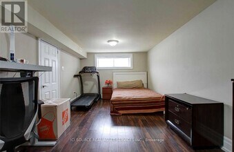 627 Trudale Ct in Oakville, ON - Building Photo - Building Photo