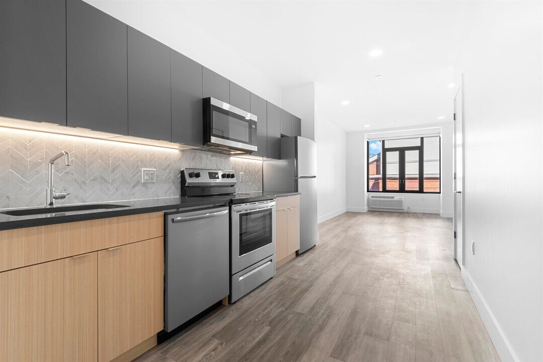 197 Pine St in Jersey City, NJ - Building Photo