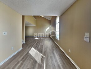 1721 Blue Lake Dr in Greenwood, IN - Foto de edificio - Building Photo