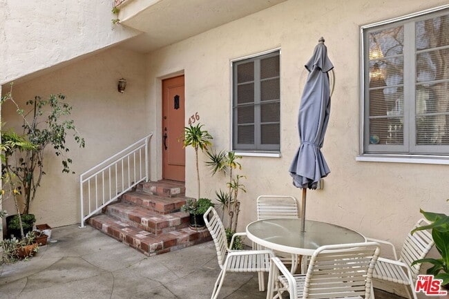 436 Rexford Dr in Beverly Hills, CA - Foto de edificio - Building Photo
