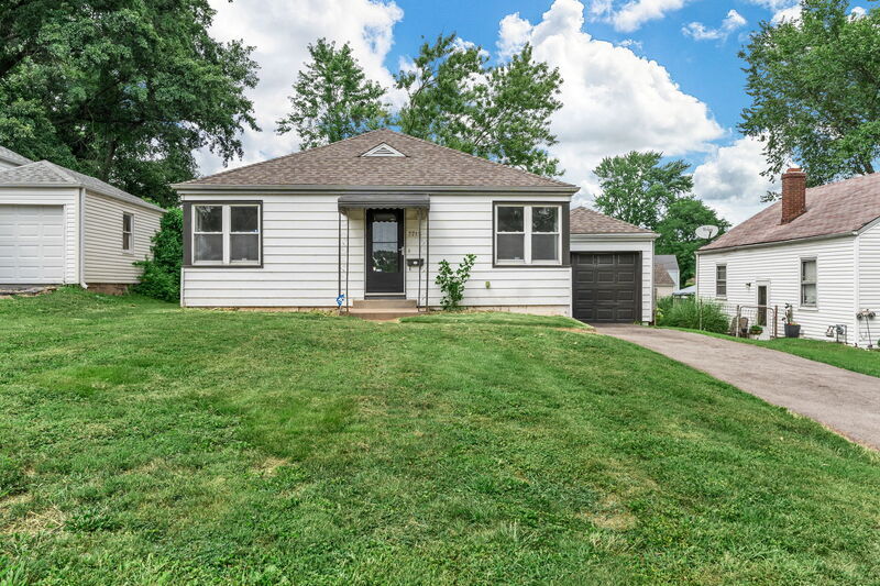 7715 Horatio Dr in St. Louis, MO - Building Photo