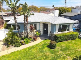 2718 S Barrington Ave in Los Angeles, CA - Building Photo
