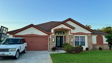 4556 Varsity Cir in Lehigh Acres, FL - Building Photo - Building Photo