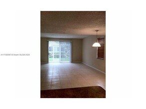 1621 Barcelona Way in Weston, FL - Building Photo - Building Photo